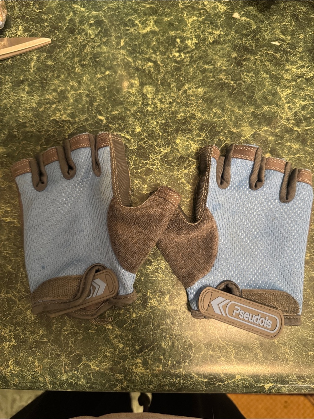 Pseudois Half-Finger Workout Gloves in Light Blue and Brown